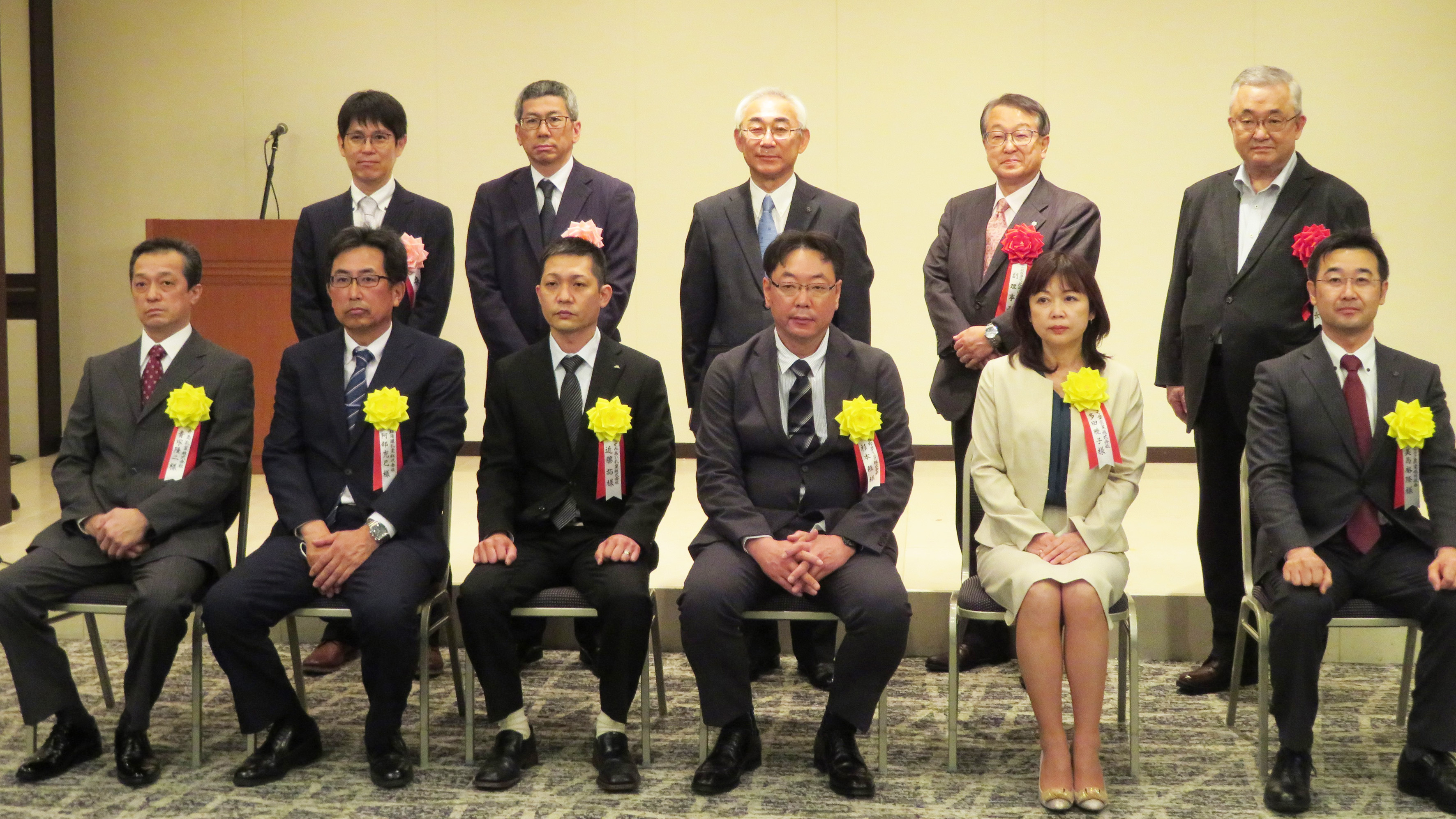 北海道乳業協会理事長表彰の受賞者（前段）