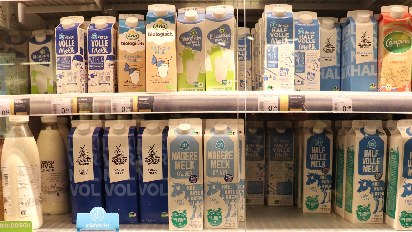 欧州の牛乳売り場（写真はオランダのスーパーで撮影）