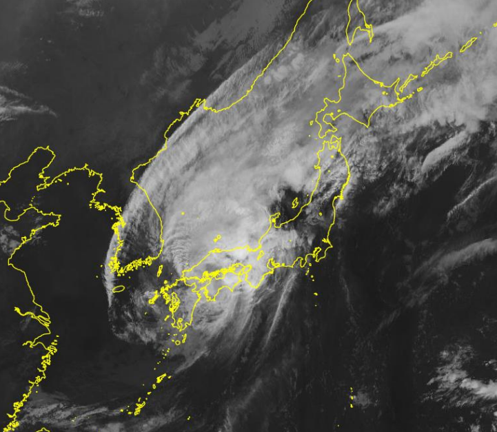 日本列島を縦断した大型の台風14号（気象庁の報道発表資料より引用）