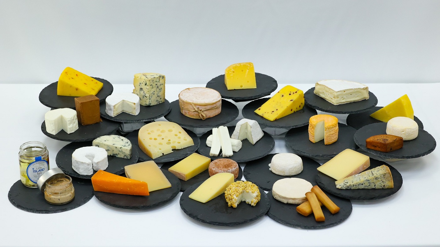 国産チーズは種類も製法も多彩（写真はチーズプロフェッショナル協会提供）