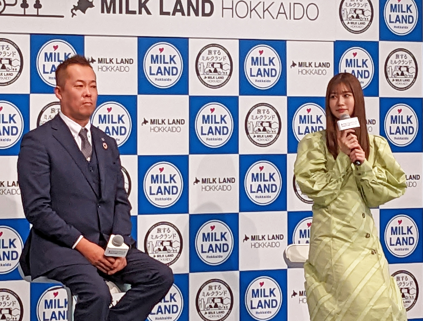 北海道産ミルクのおいしさを語る生見さん（右）と遠藤副会長