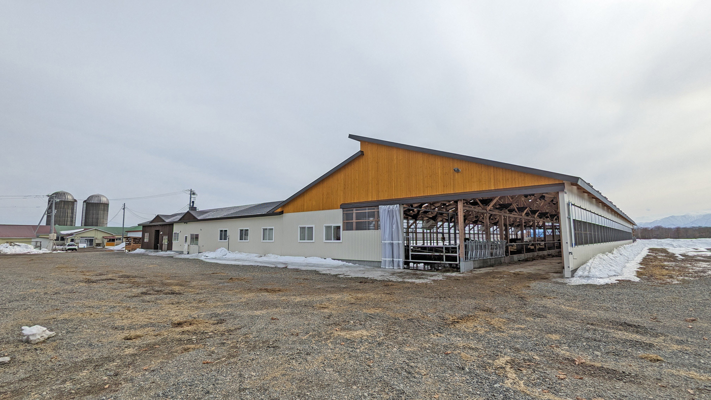 鈴木牧場の新牛舎と生乳処理施設