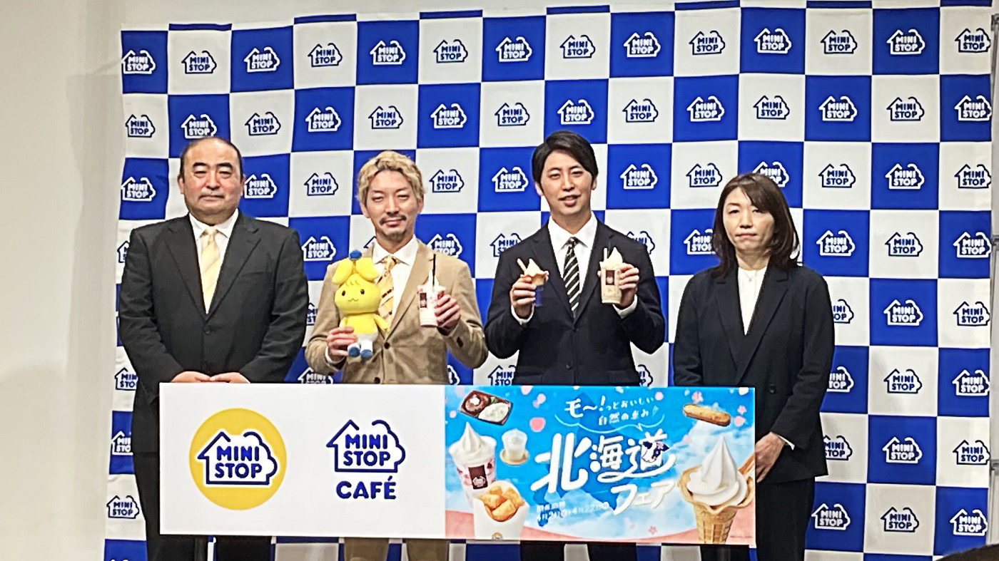 発表会に出席した（左から）仲澤取締役、嶋佐・屋敷両氏、岩田執行役員