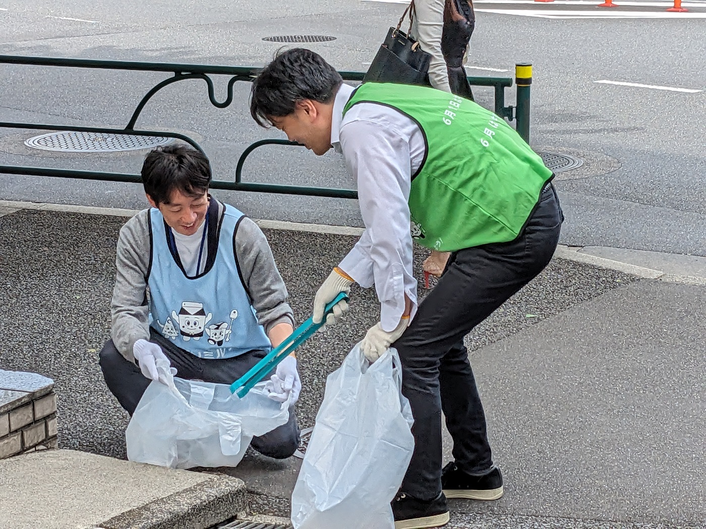 雪メグ本社周辺で清掃活動を実施
