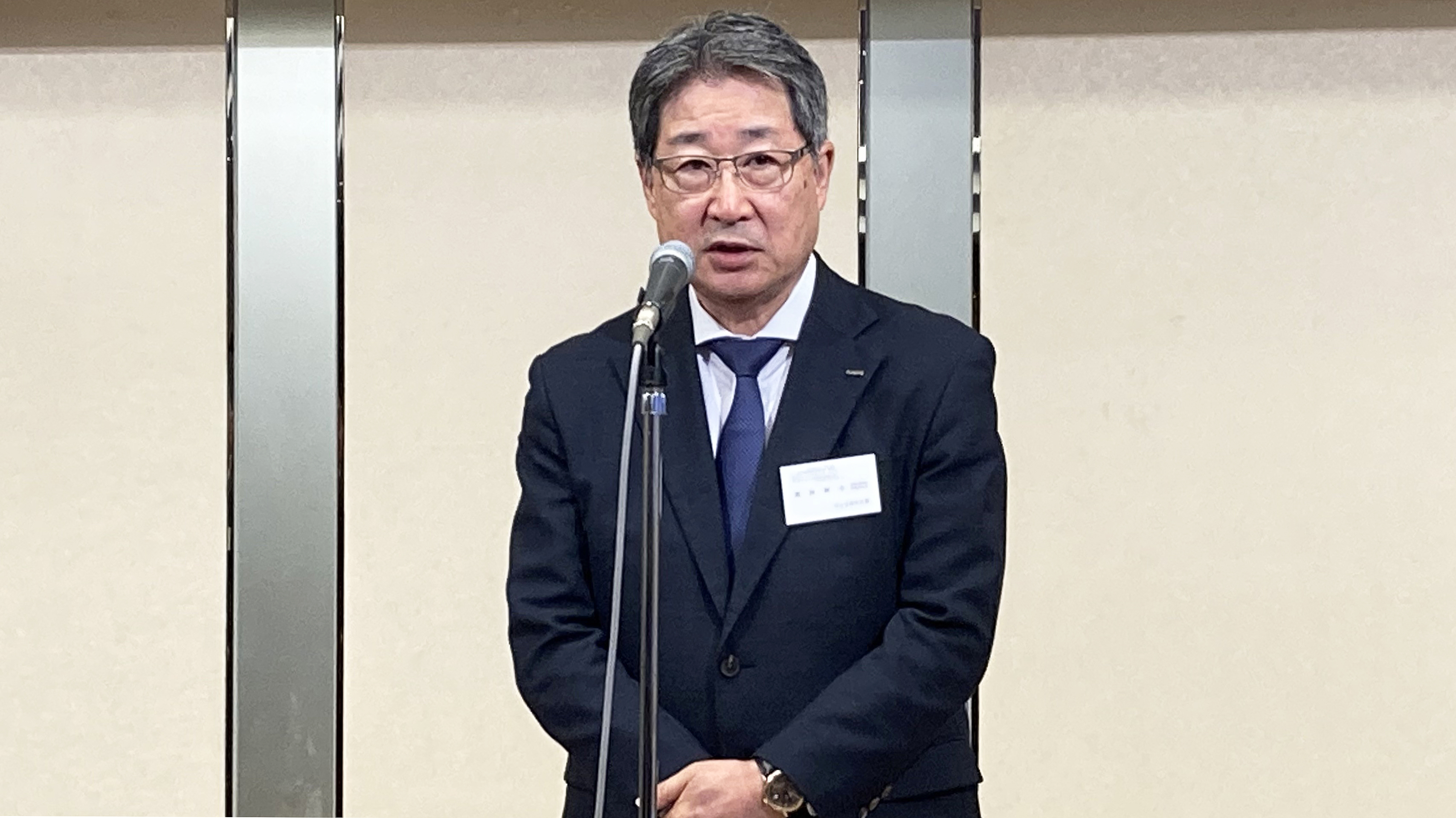 懇親会で挨拶する中島英樹アイス協新会長