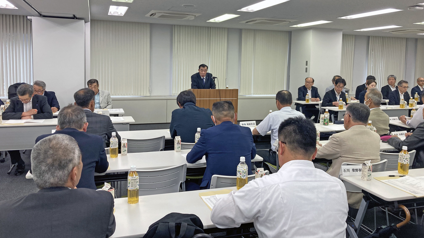 日本ホル協の通常総会。中央は開会挨拶する前田勉会長