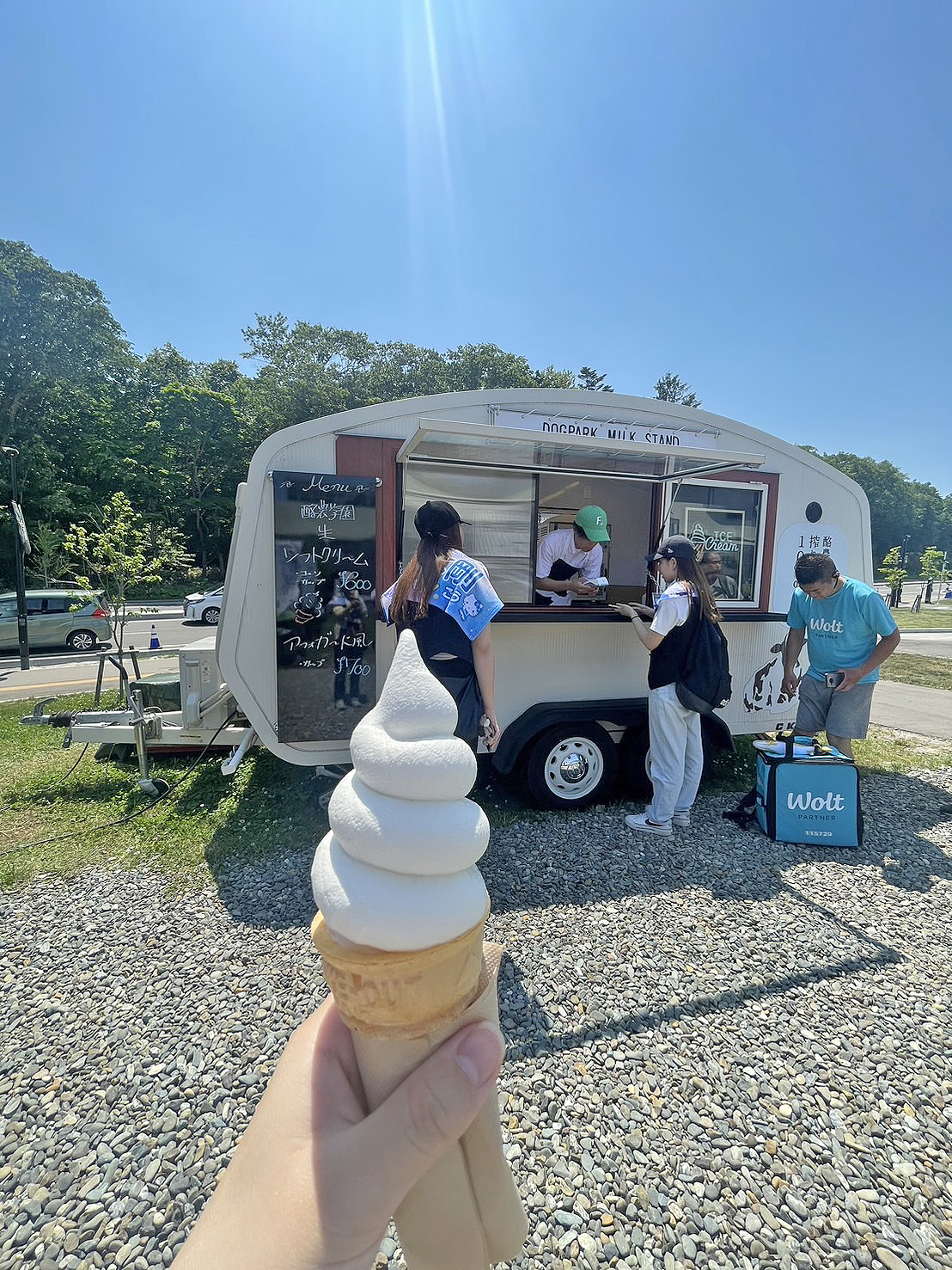 酪農学園大の「生ソフト」とキッチンカー