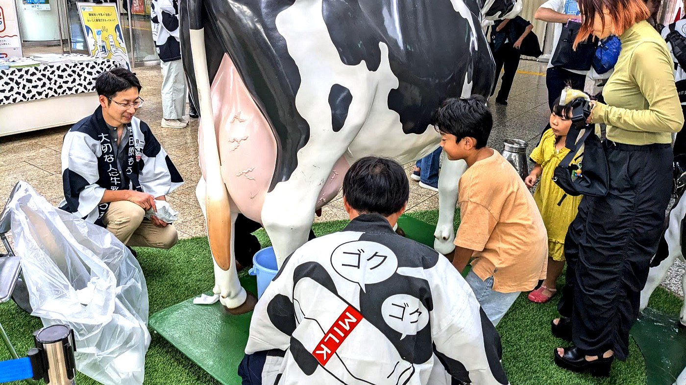 新宿駅で酪農と国産牛乳・乳製品をPR