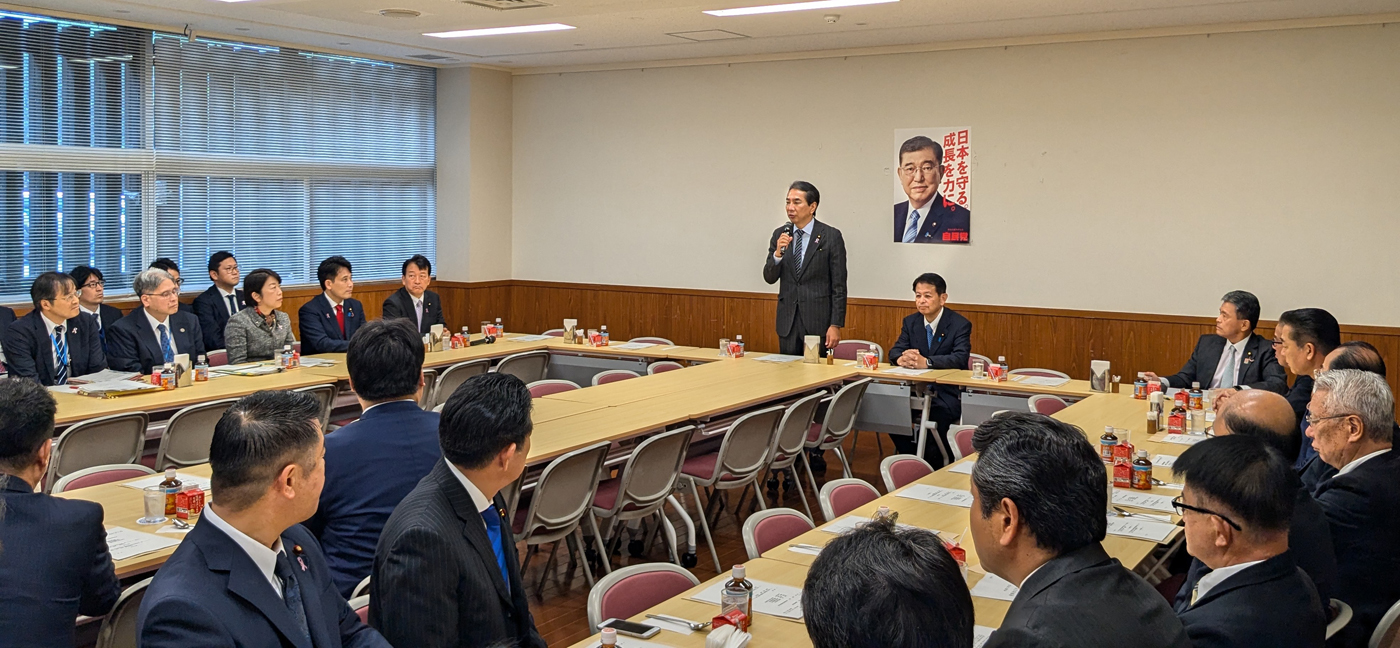 21日の自民党農林合同会議で挨拶する江藤農水大臣