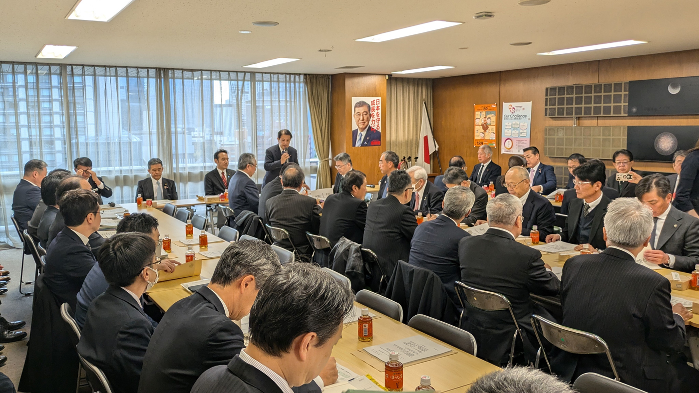 13日に自民党本部で開かれた畜産・酪農対策委員会