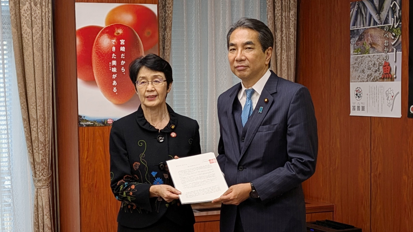 紙智子 