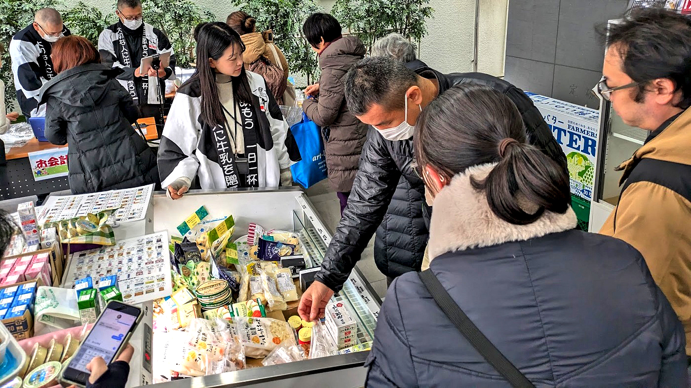 酪農会館で開催した全酪連主催のらくのうマルシェ