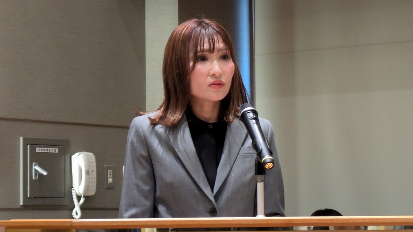 酪農発表を行う椎谷美保さん