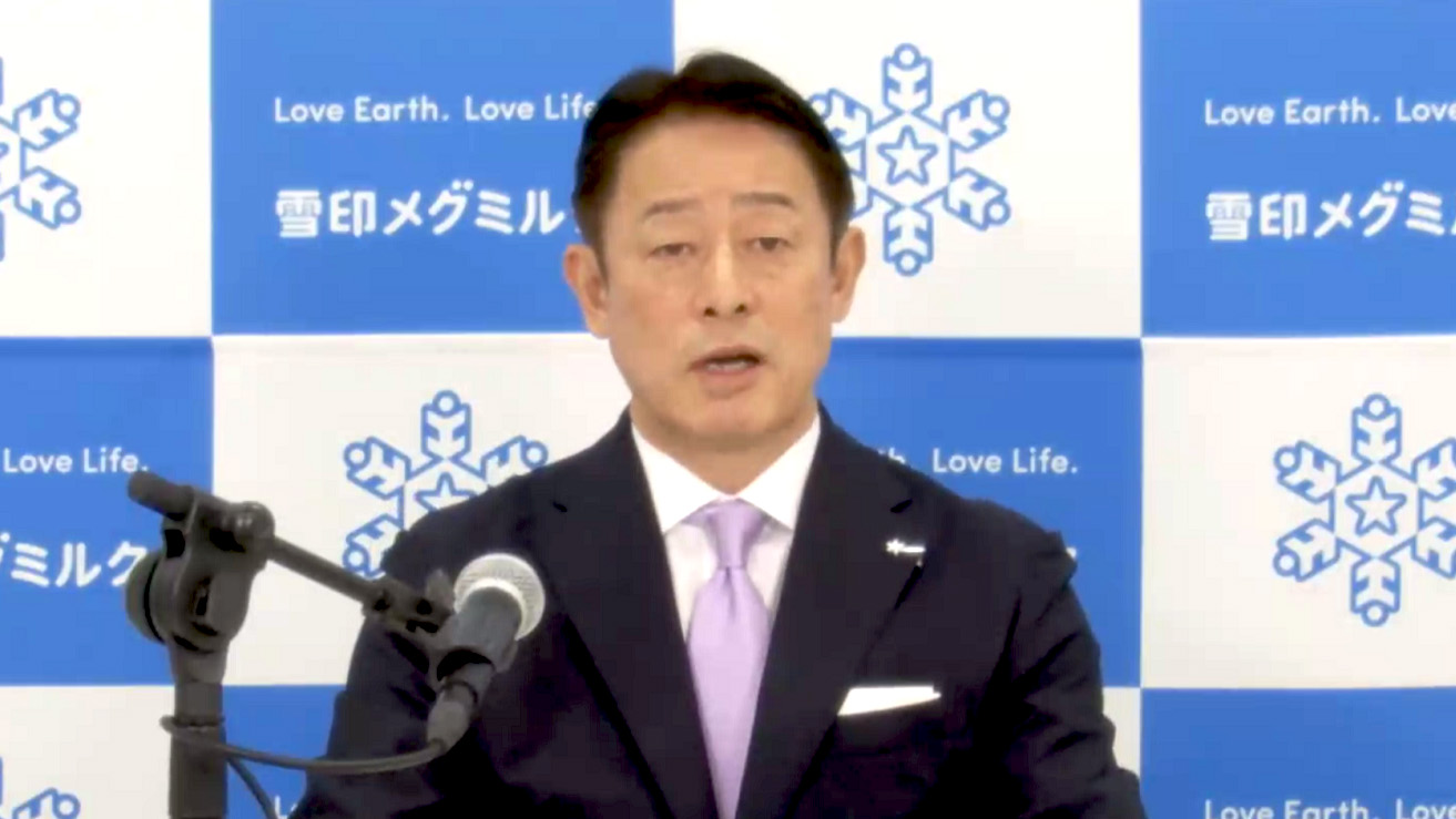 会見する佐藤雅俊社長