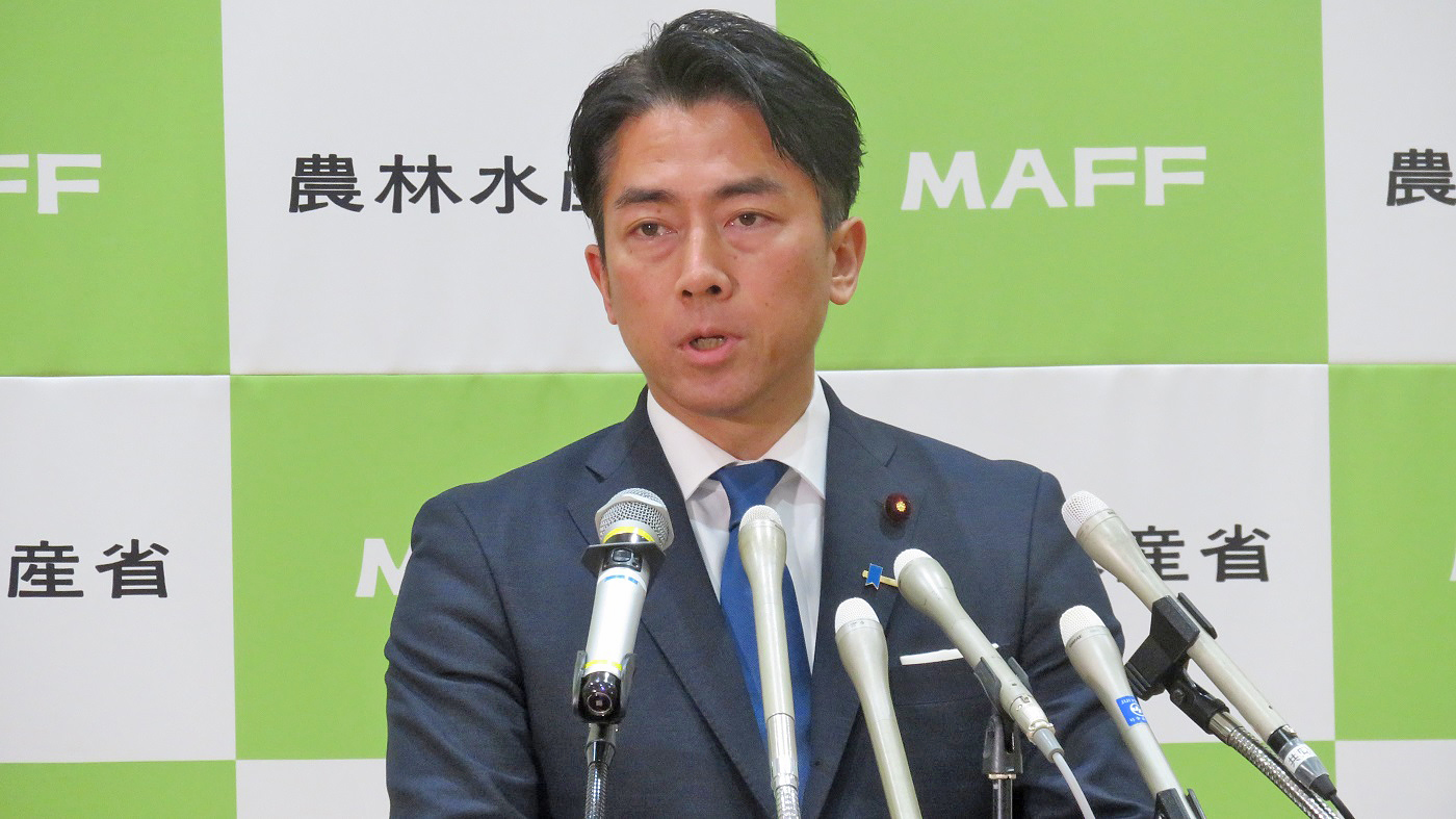 就任会見を行う小泉進次郎新農水大臣