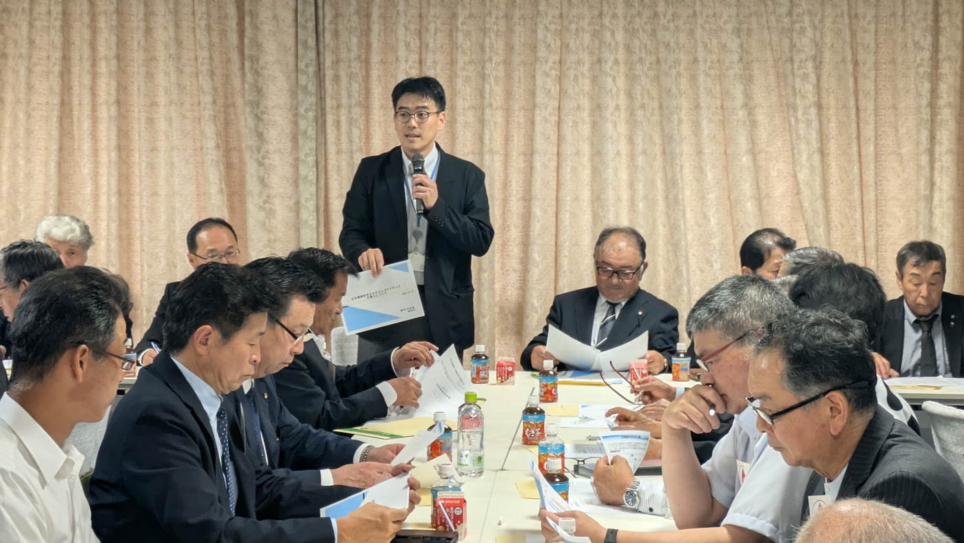 日本酪政連の中央委員会で発言する平田氏