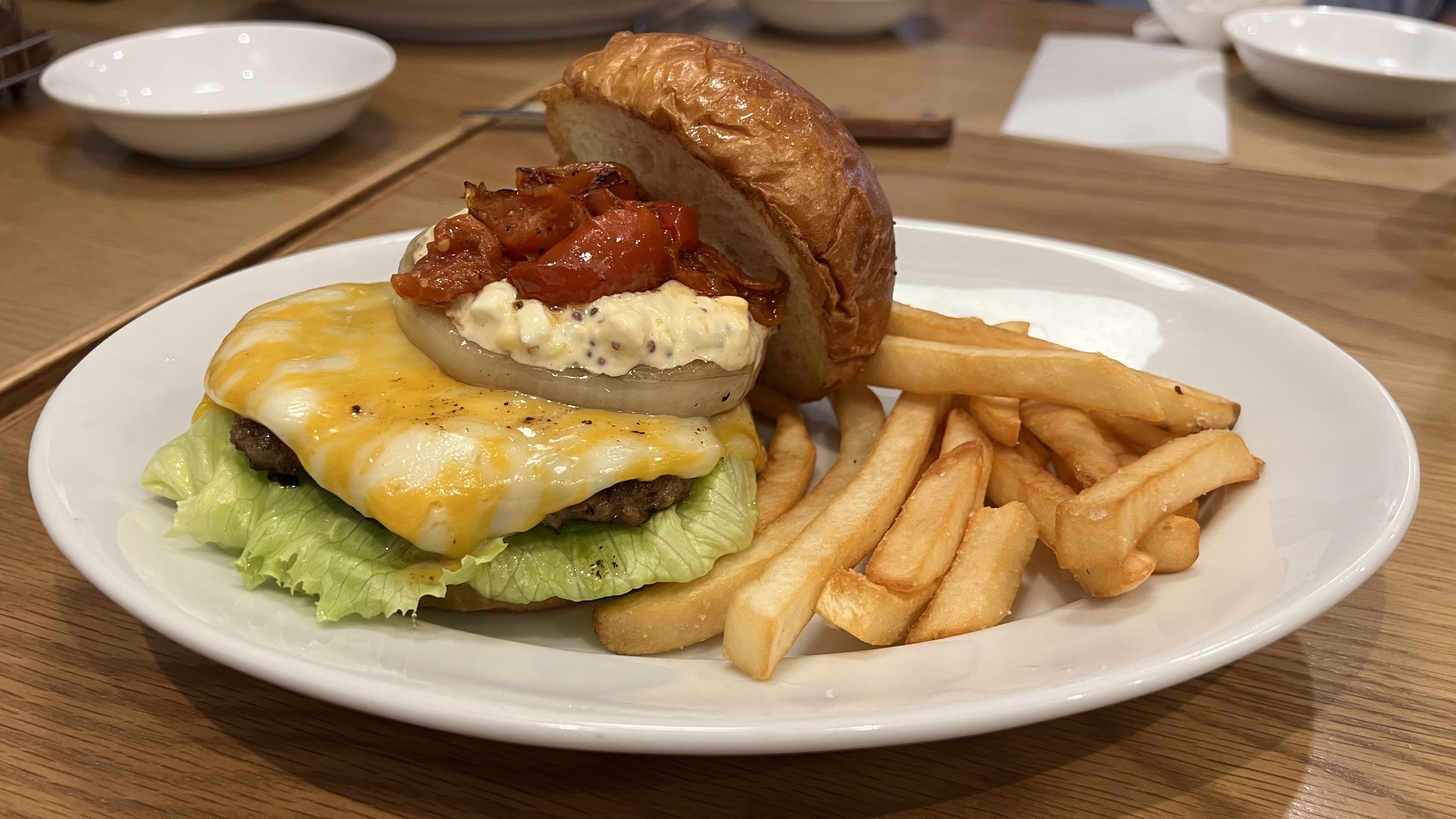 「和牛バーガー コルビージャックチーズ」