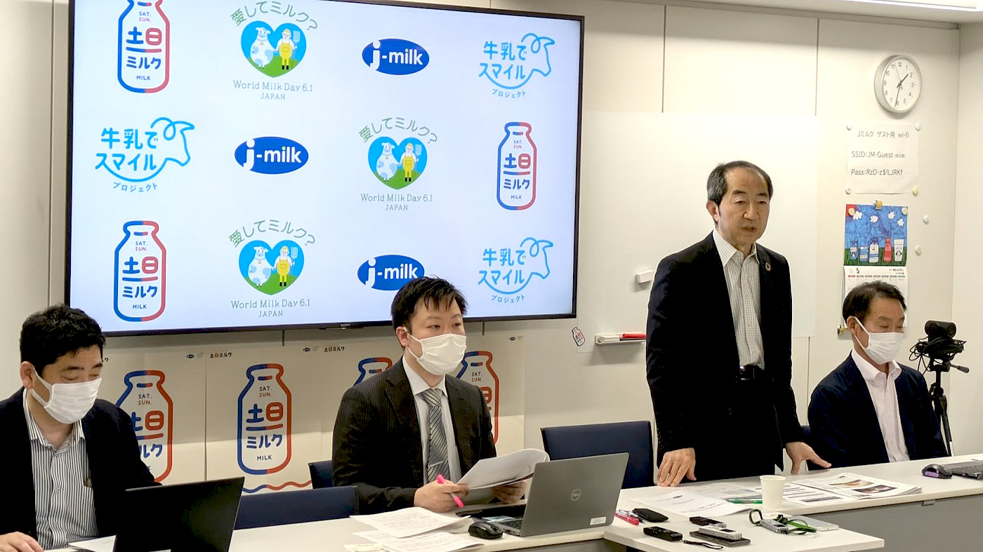 需給状況を説明する内橋政敏Jミルク専務(右から2人目)