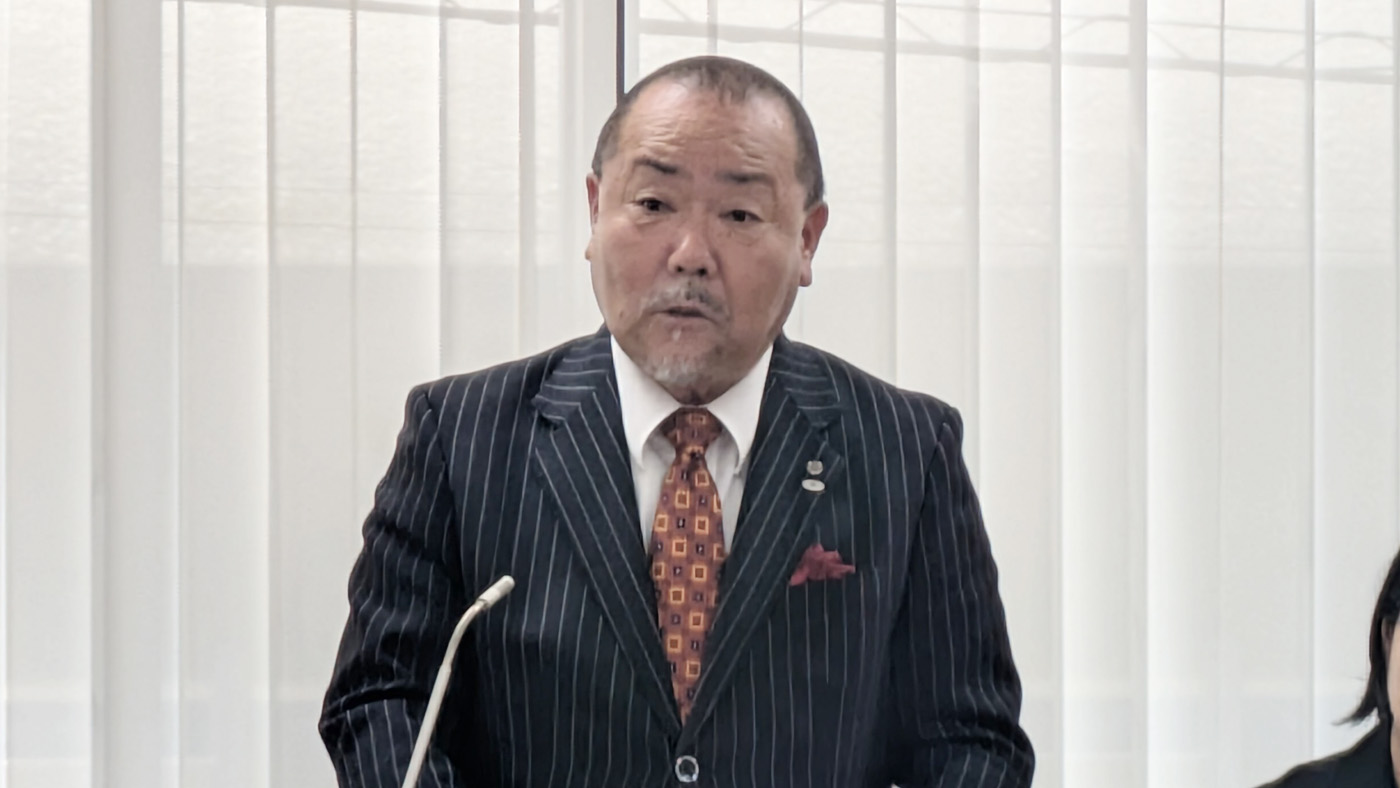 開会挨拶する隈部会長
