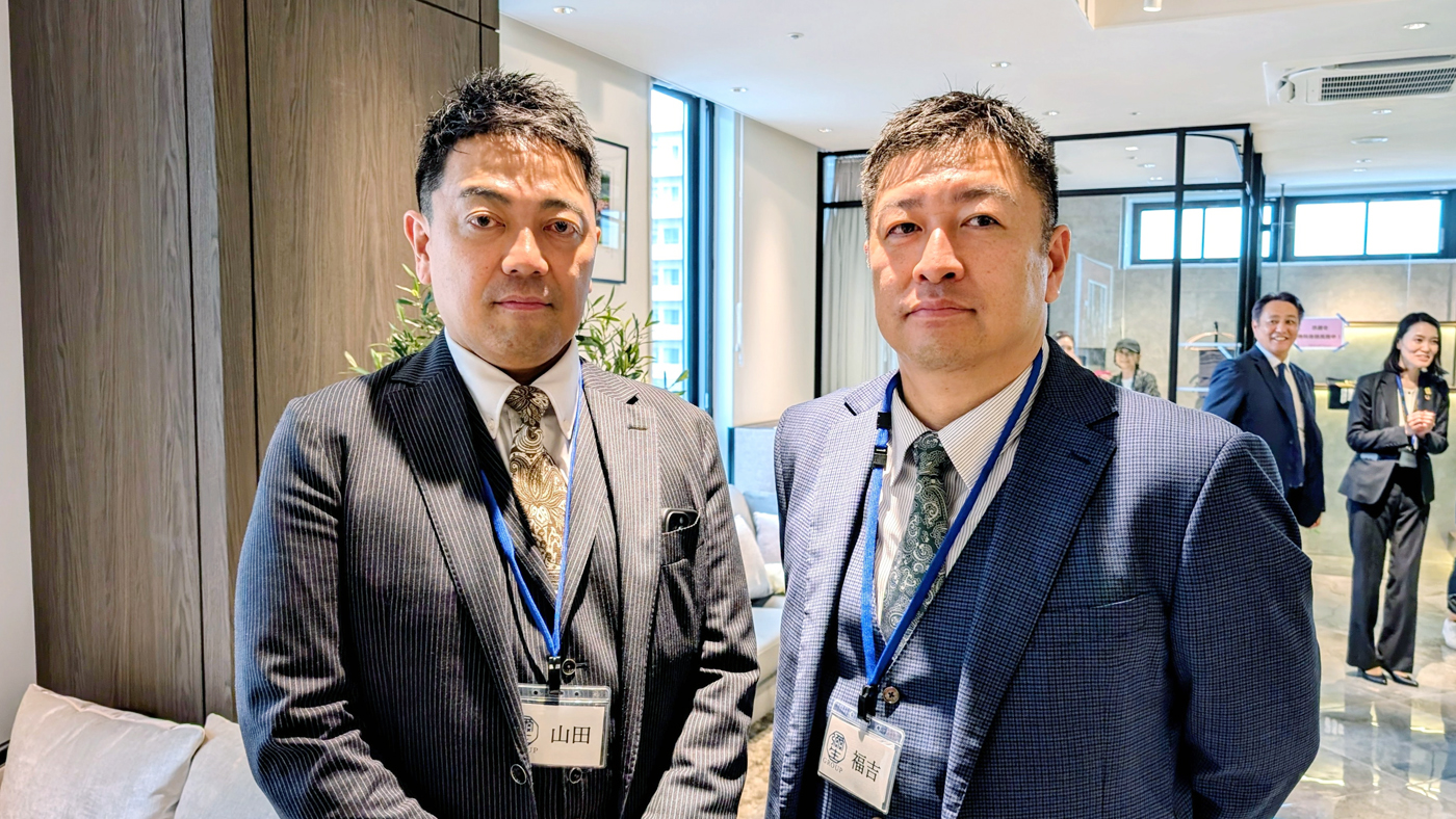 北海道彌生ＨＤの山田健蔵社長（左）と福吉雅俊副社長