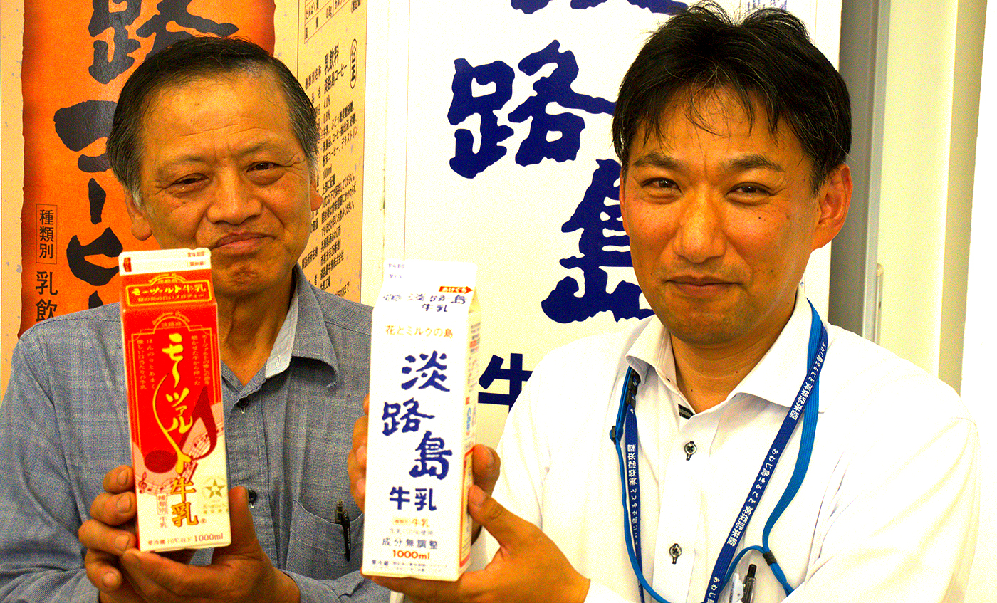 商品をPRする鳥井代表(左)と柏木次長