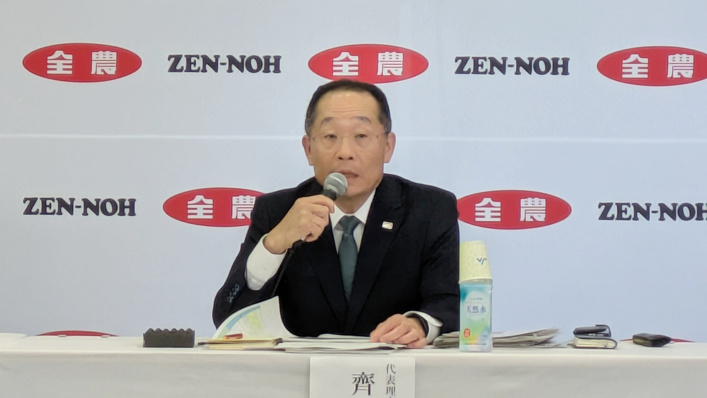 新乳製品製造会社について答える齊藤専務