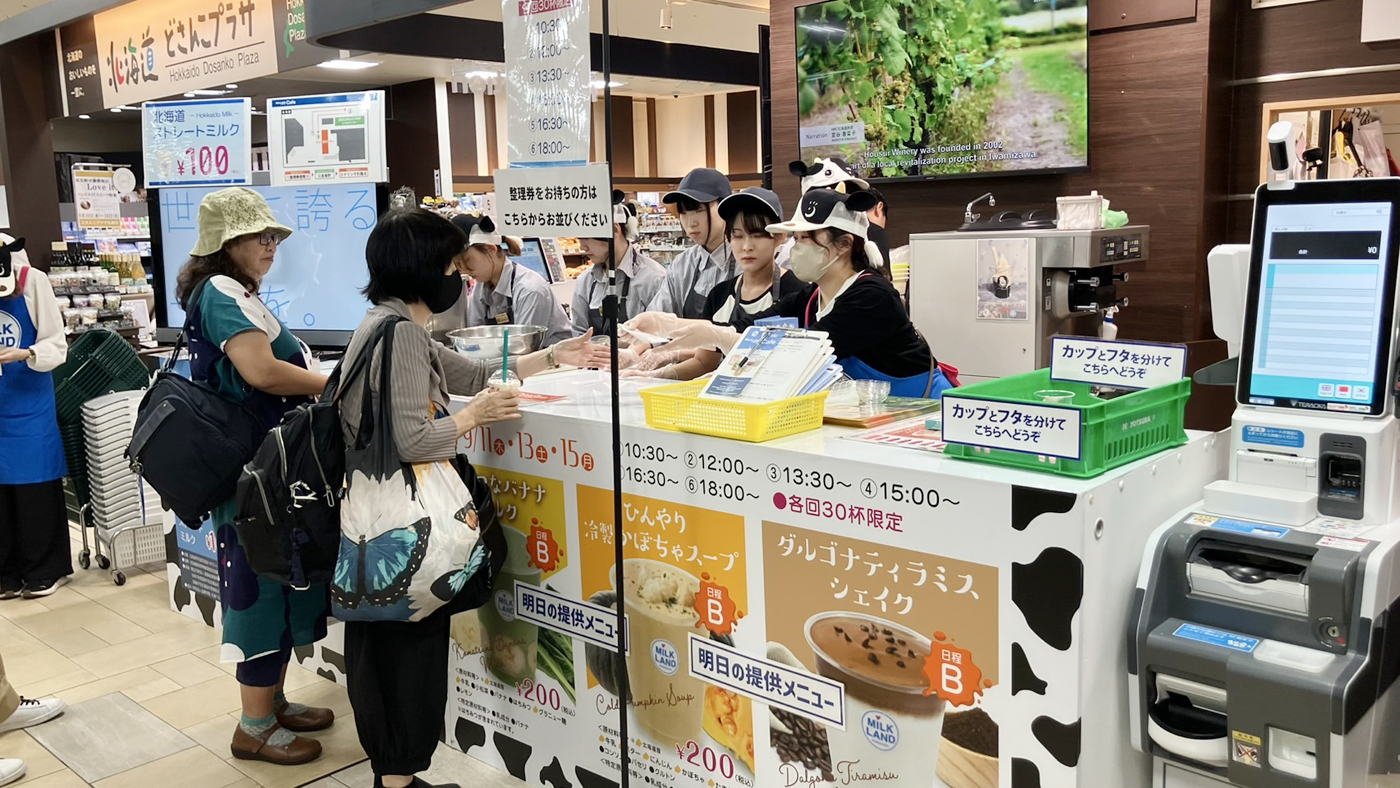 JR札幌駅構内にオープンした「ミルクランド北海道カフェ」