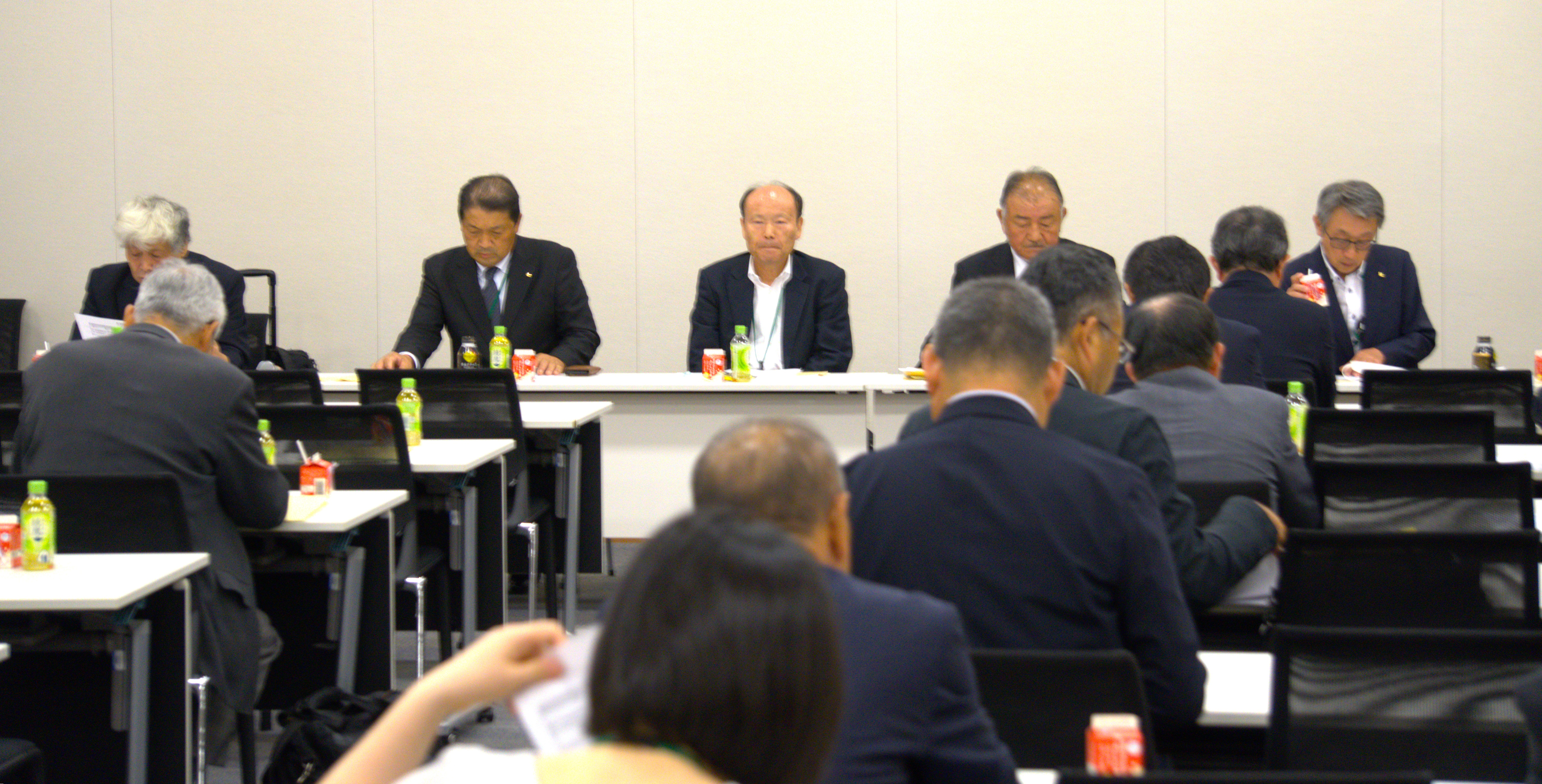 2日に開かれた酪政連中央委員会
