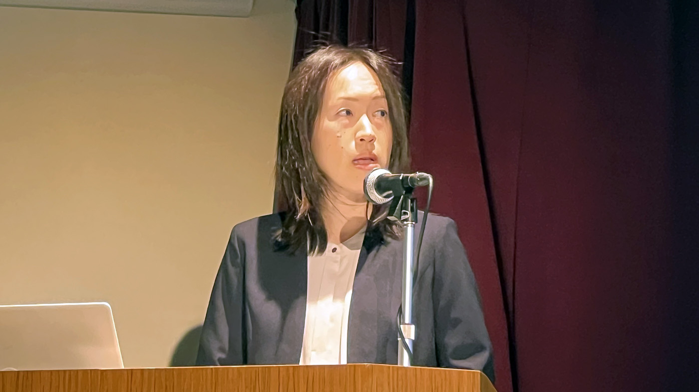 講演する森吉美樹課長補佐