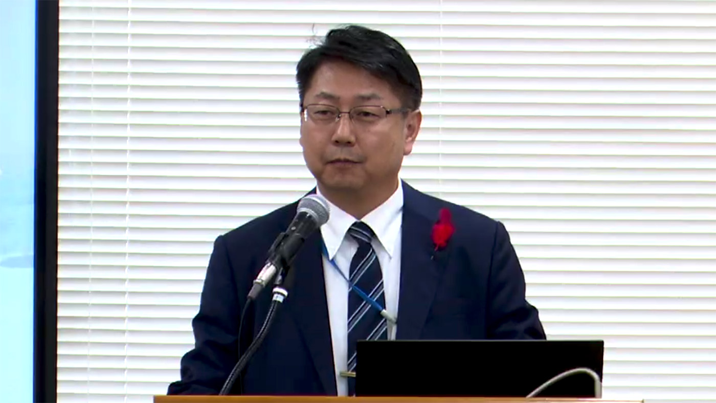 開会挨拶する関村静雄審議官(PC画面のスクリーンショット)