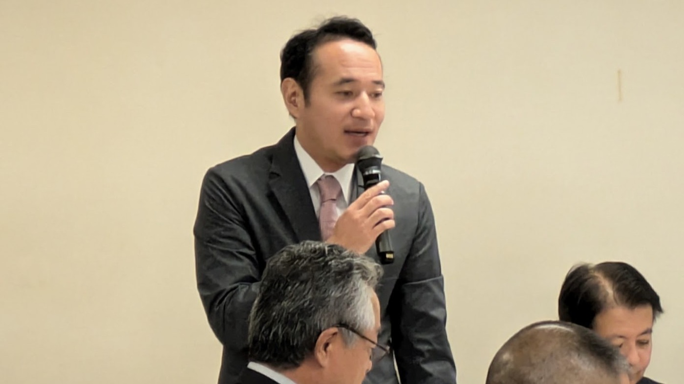 16日の畜酪委員会で発言する簗和生委員長