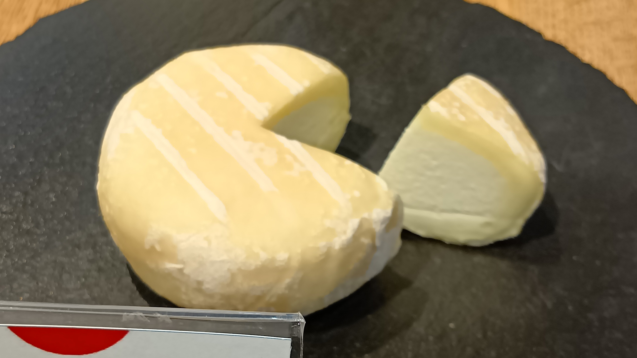 スーパーゴールド賞を受賞し、トップ14にも選出された養沢ヤギ牧場の「養沢ヤギチーズ」