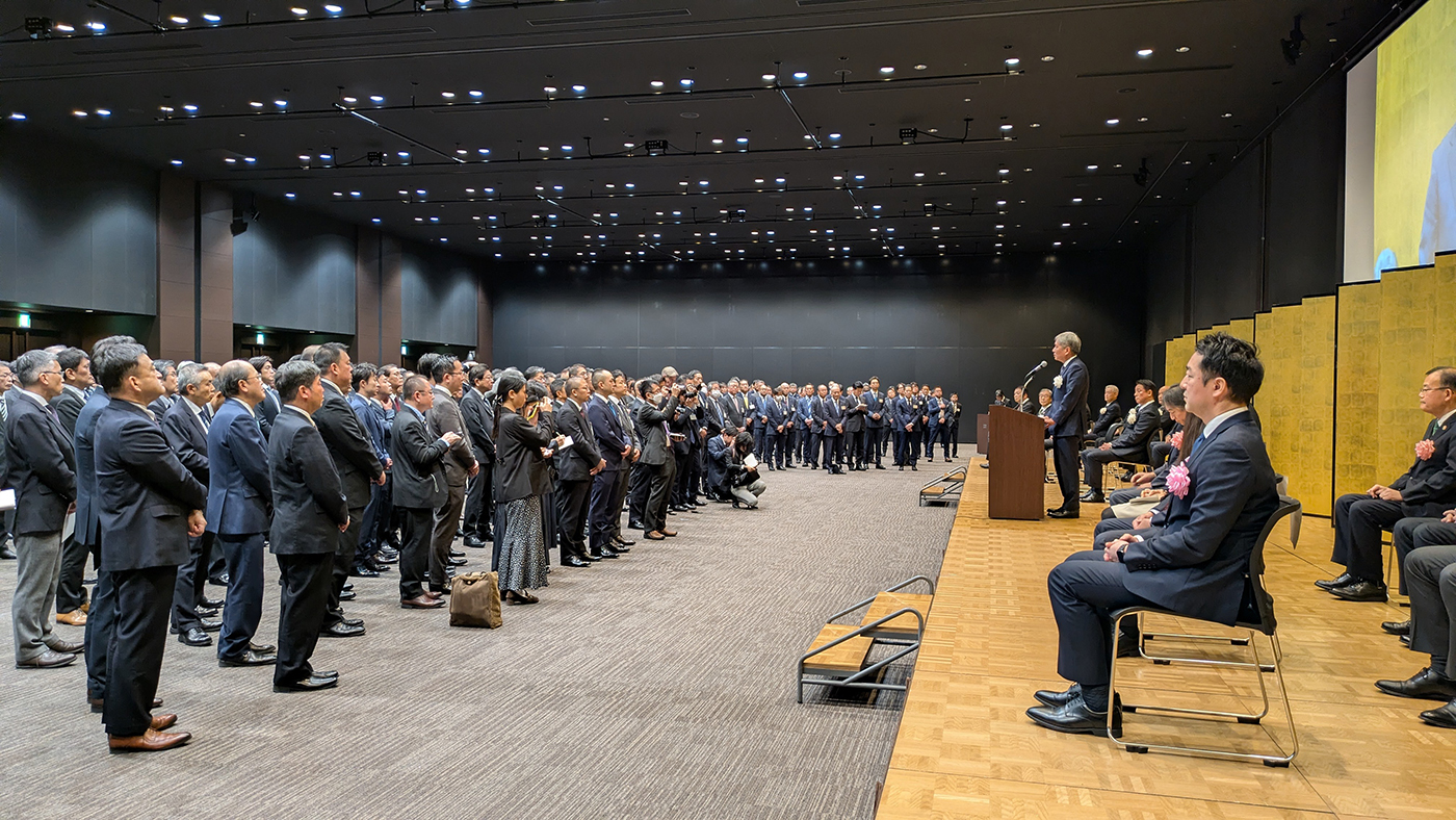6日に都内で開かれた乳業団体合同新年賀詞交歓会。約850人が集まった