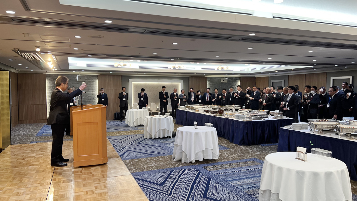 関東の賀詞交歓会参加者は牛乳で乾杯