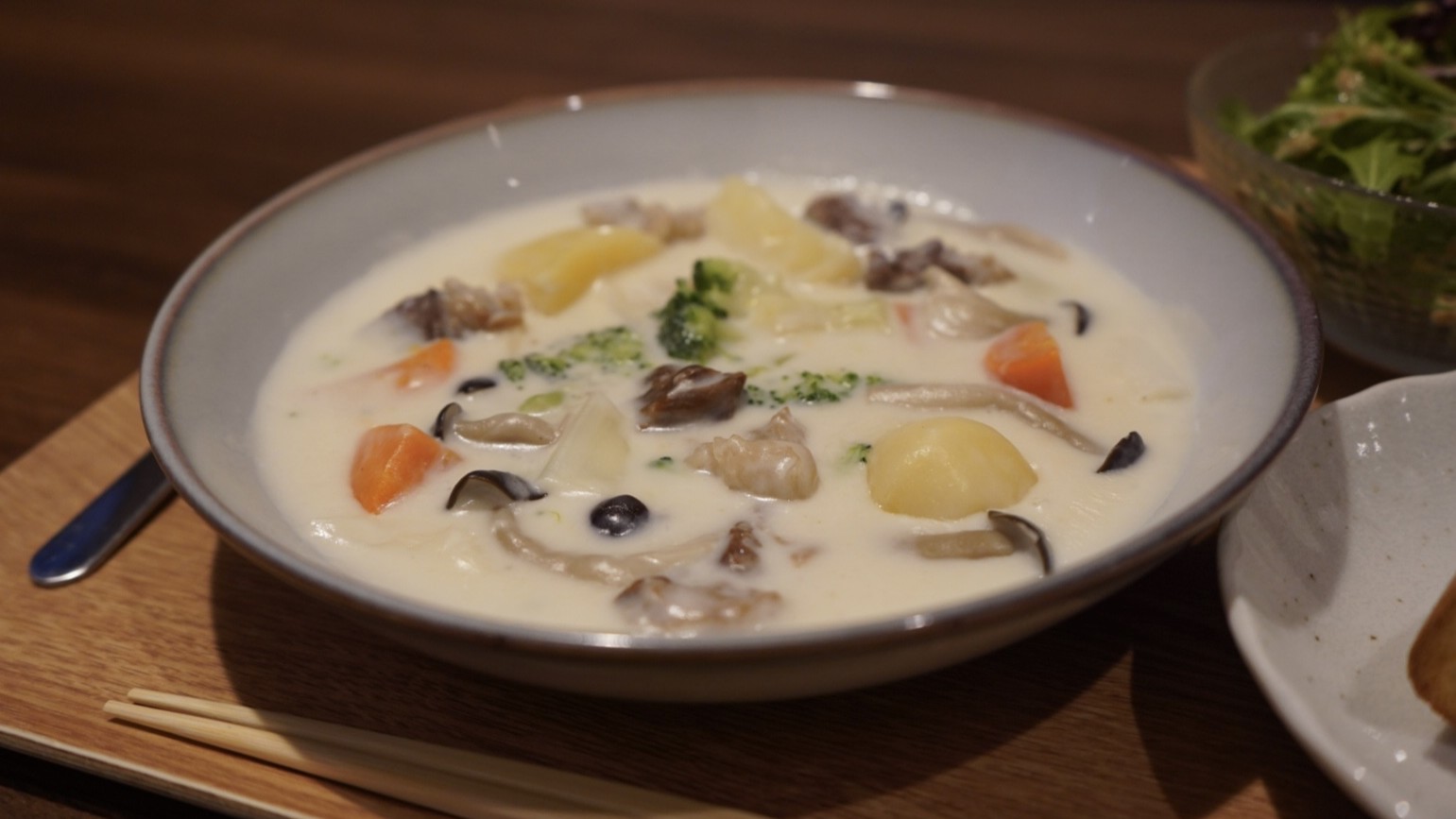 地元の牛乳や牛肉を使用した「ごろごろ那須和牛のクリームシチュー」