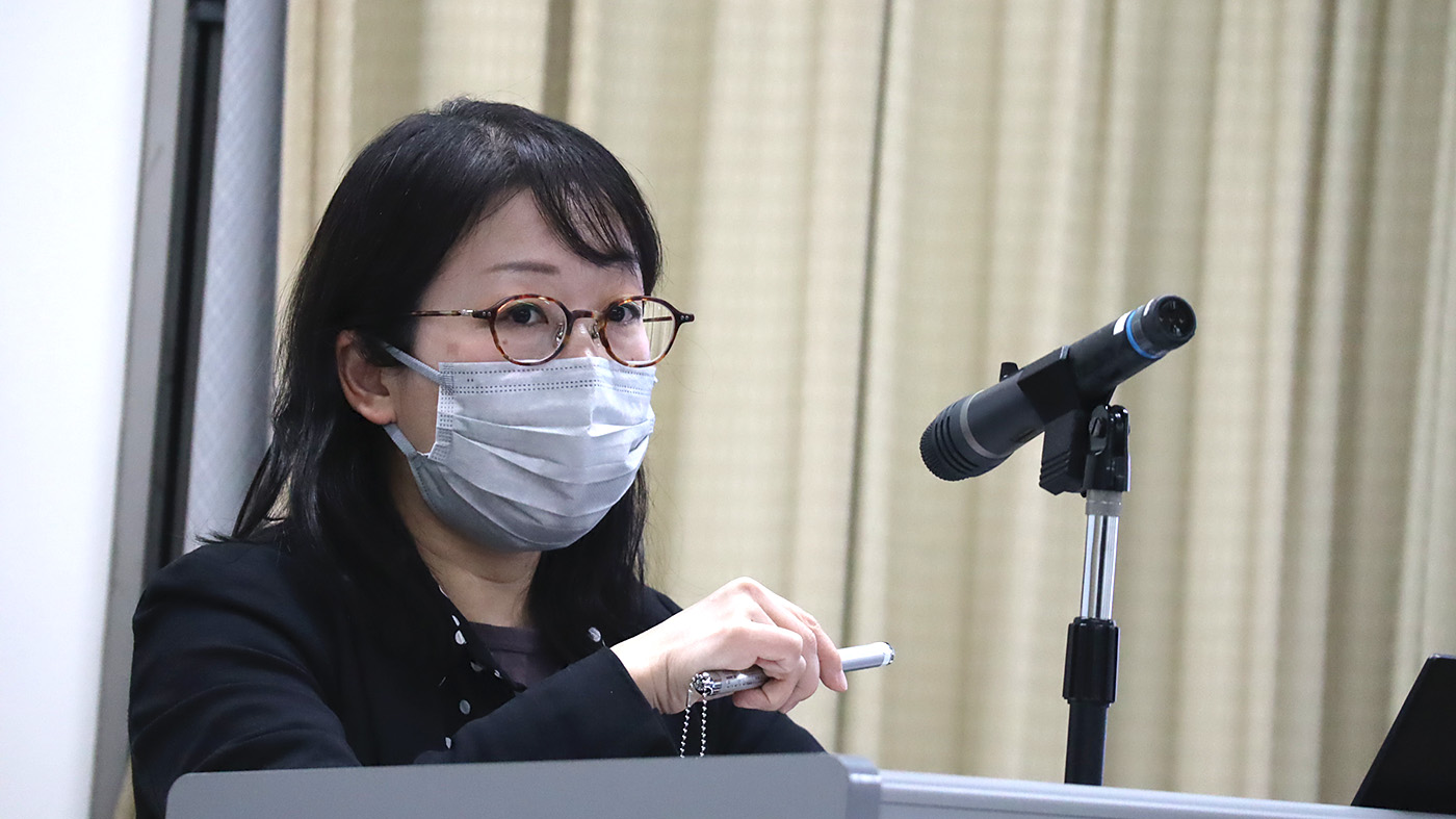 講演する青山葉子課長補佐