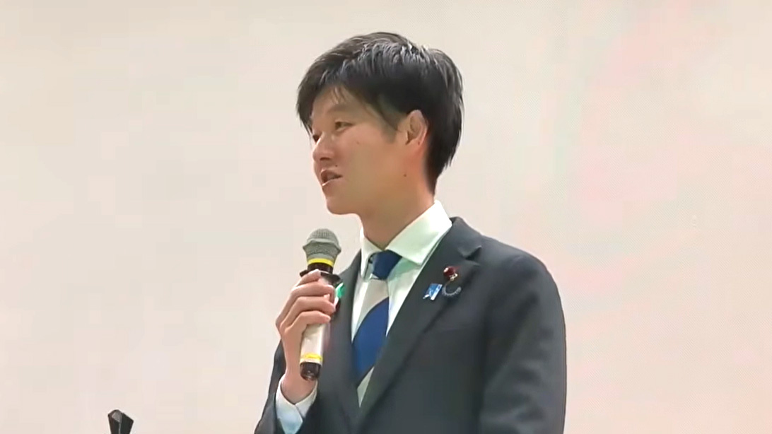 挨拶する鈴木憲和農水大臣（PC画面のスクリーンショット）