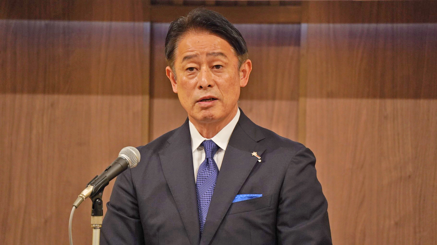 挨拶する佐藤雅俊会長