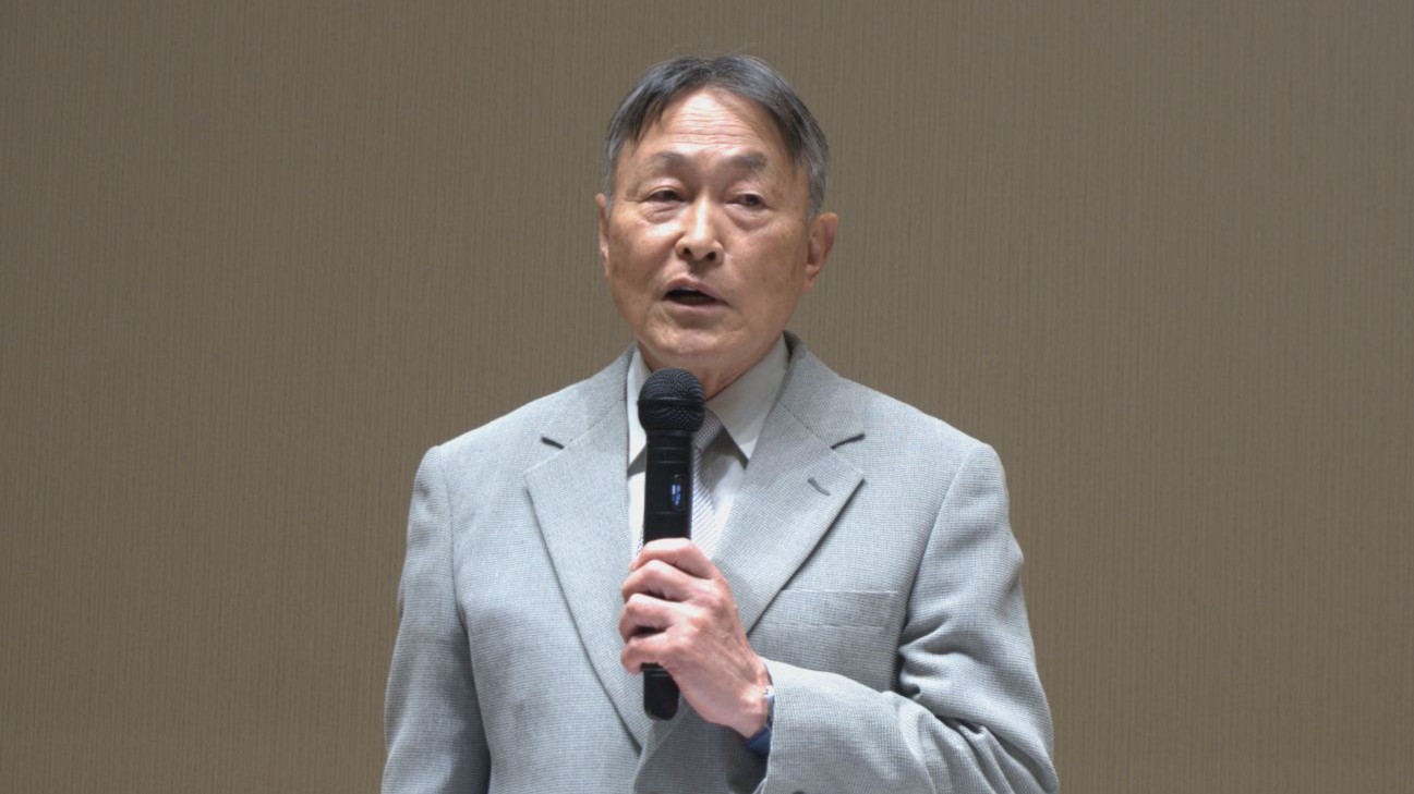 総会で挨拶する津村調和理事長