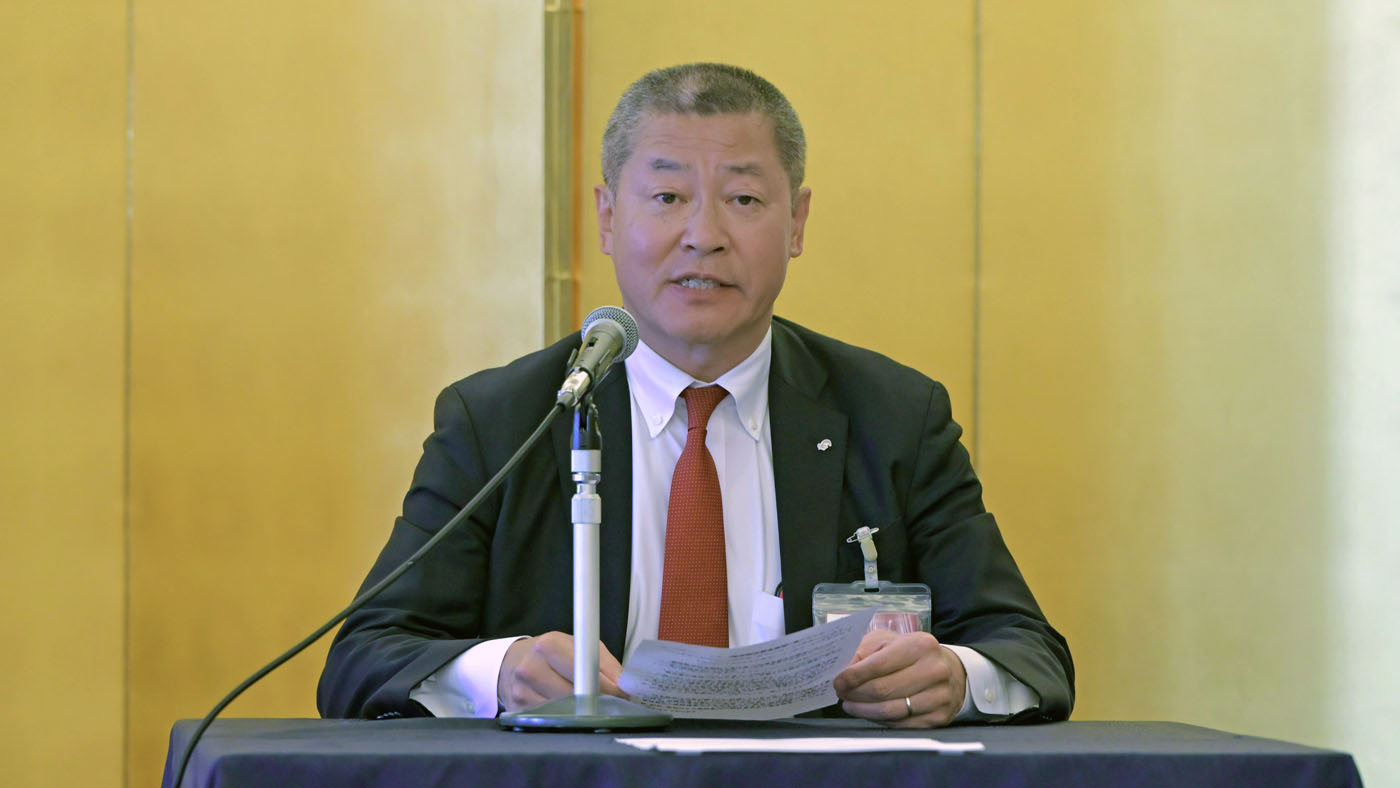 総会で挨拶する宮内和広会長