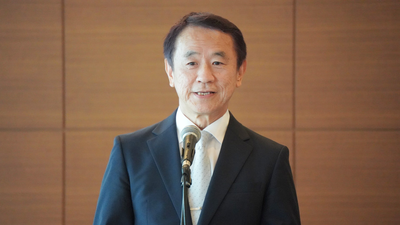 総会で挨拶する田中誠也会長