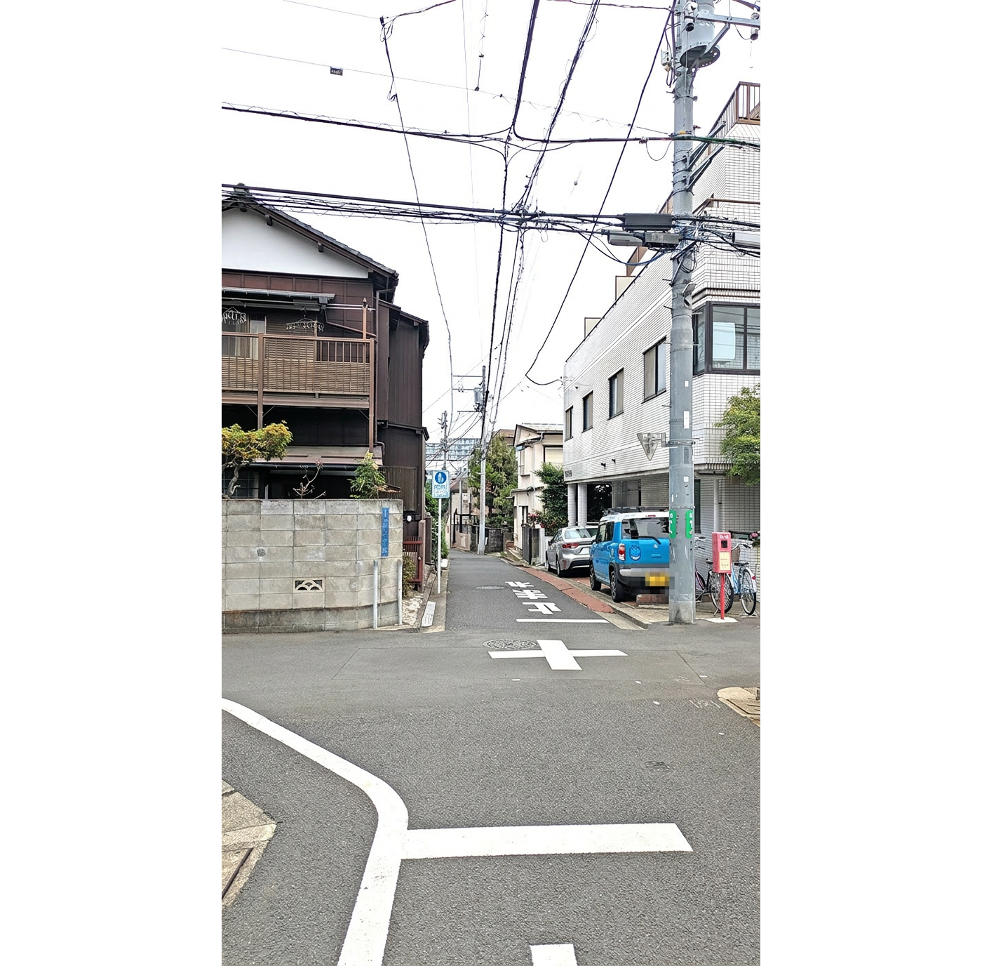 3～4軒の牧場があったとされる場所（渋谷区本町）。緩やかな坂になっている