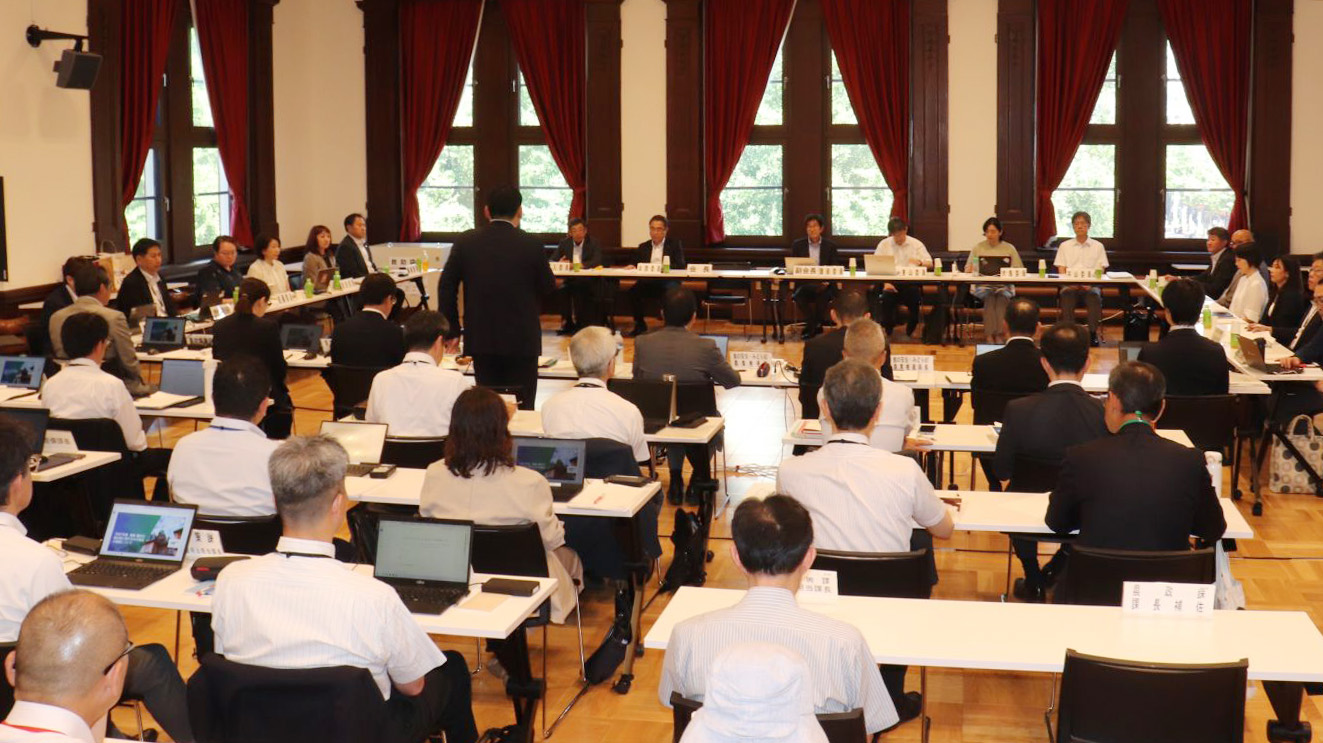 審議会では北海道農業振興計画や直近の情勢などをテーマに意見交換