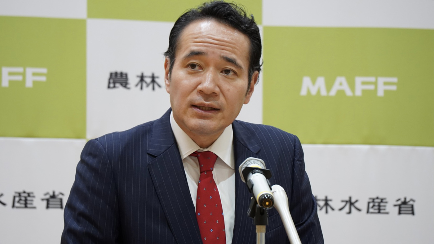就任会見に臨む簗和生農水大臣