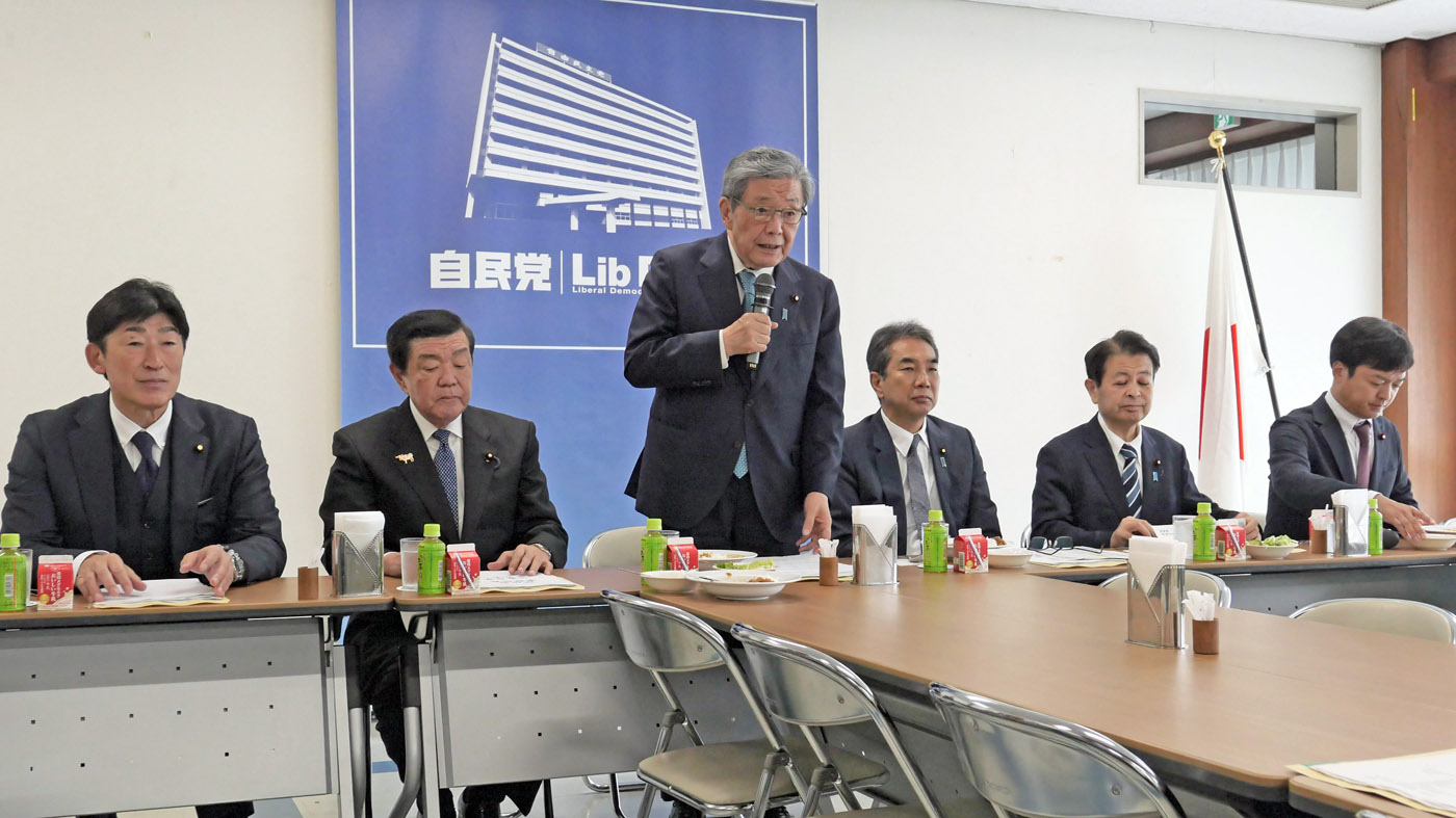 挨拶する森山裕会長
